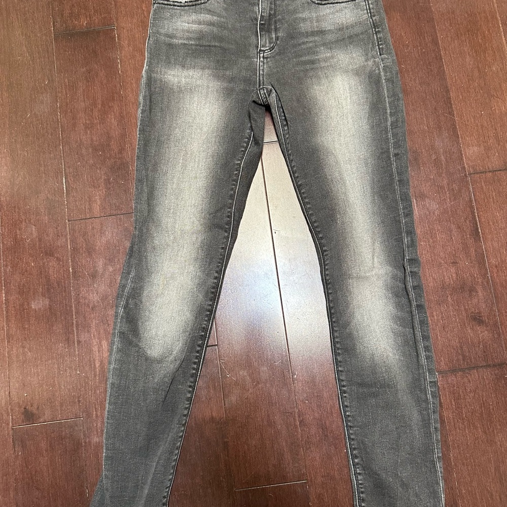 Women’s Lucky jeans size 2/26 “Like new” condition. Gray skinny